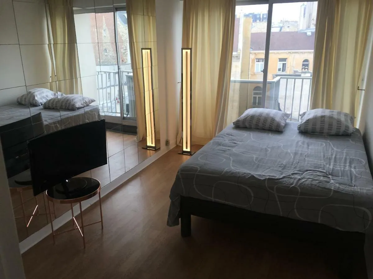 Rue De La Pompe * باريس