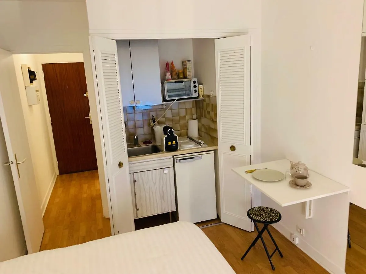 Rue De La Pompe Апартаменты *