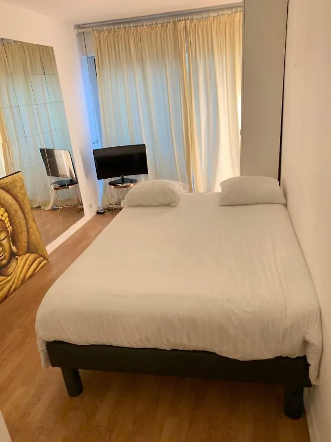 Апартаменты Rue De La Pompe *