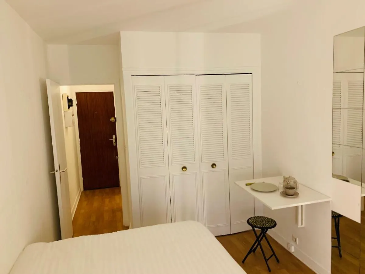 Rue De La Pompe Апартаменты *