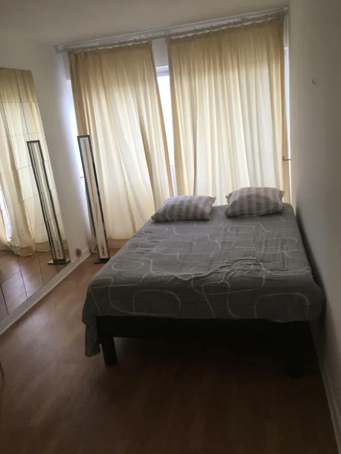 Rue De La Pompe Apartment
